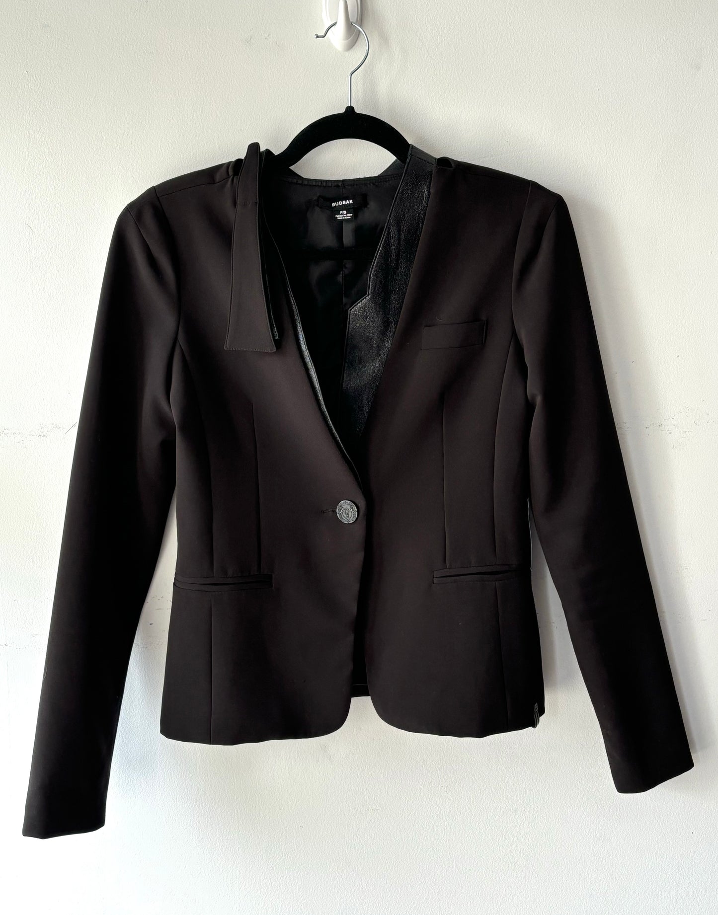 đ§ Veston noir col asymĂ©trique | PINK-102 (S)