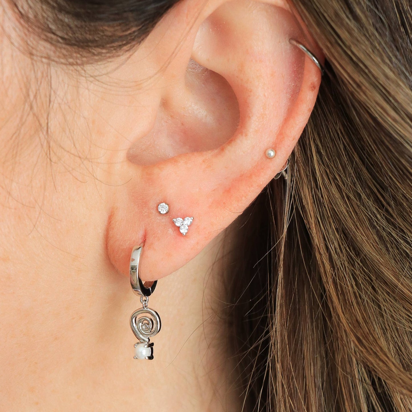 Boucles d'oreilles avec une perle et spirale | Spira | Horace