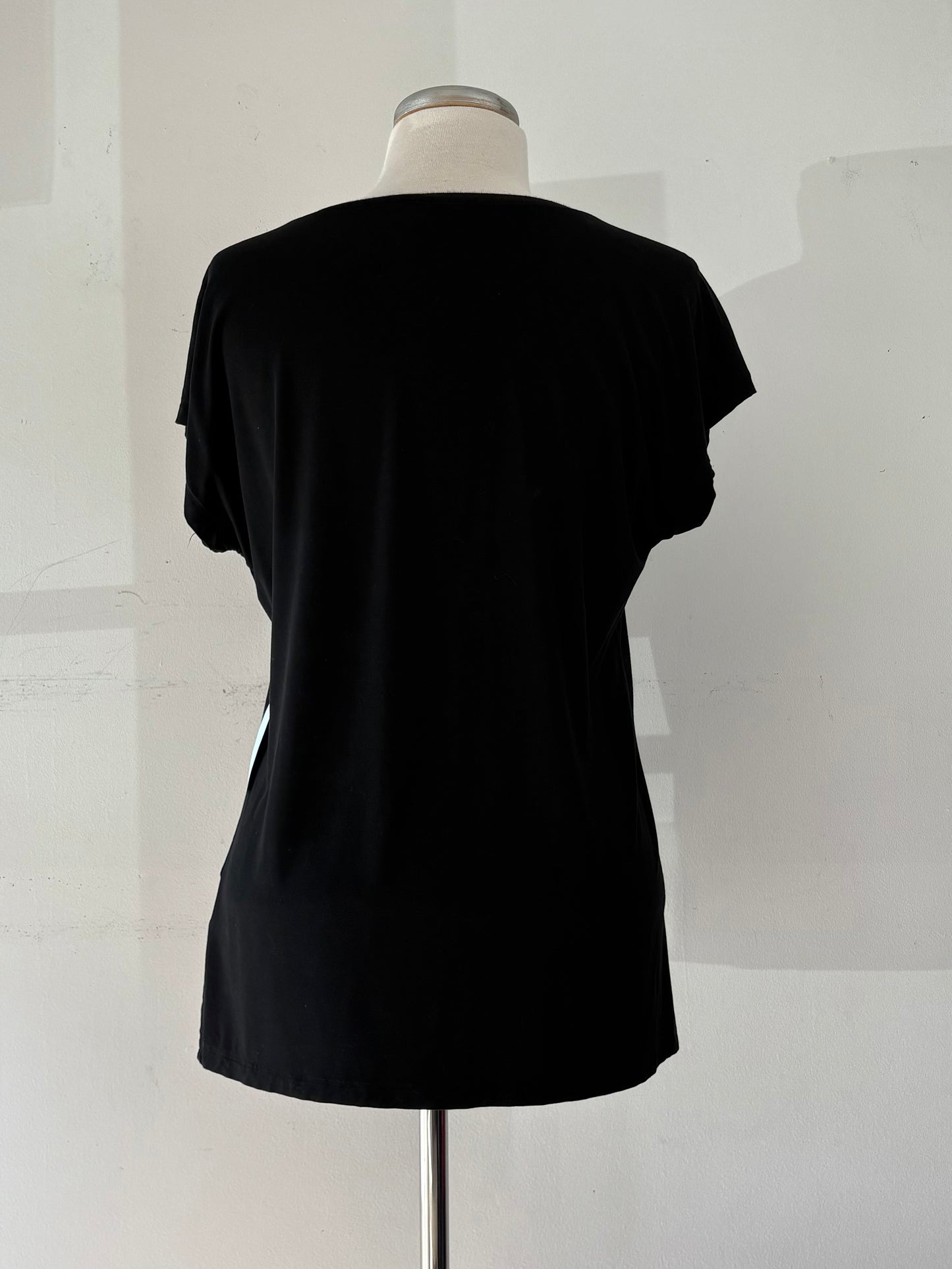 T-shirt noir inscription J'ADORE perlée blanc, pas manche encolure en rond | ABER-15 (M)