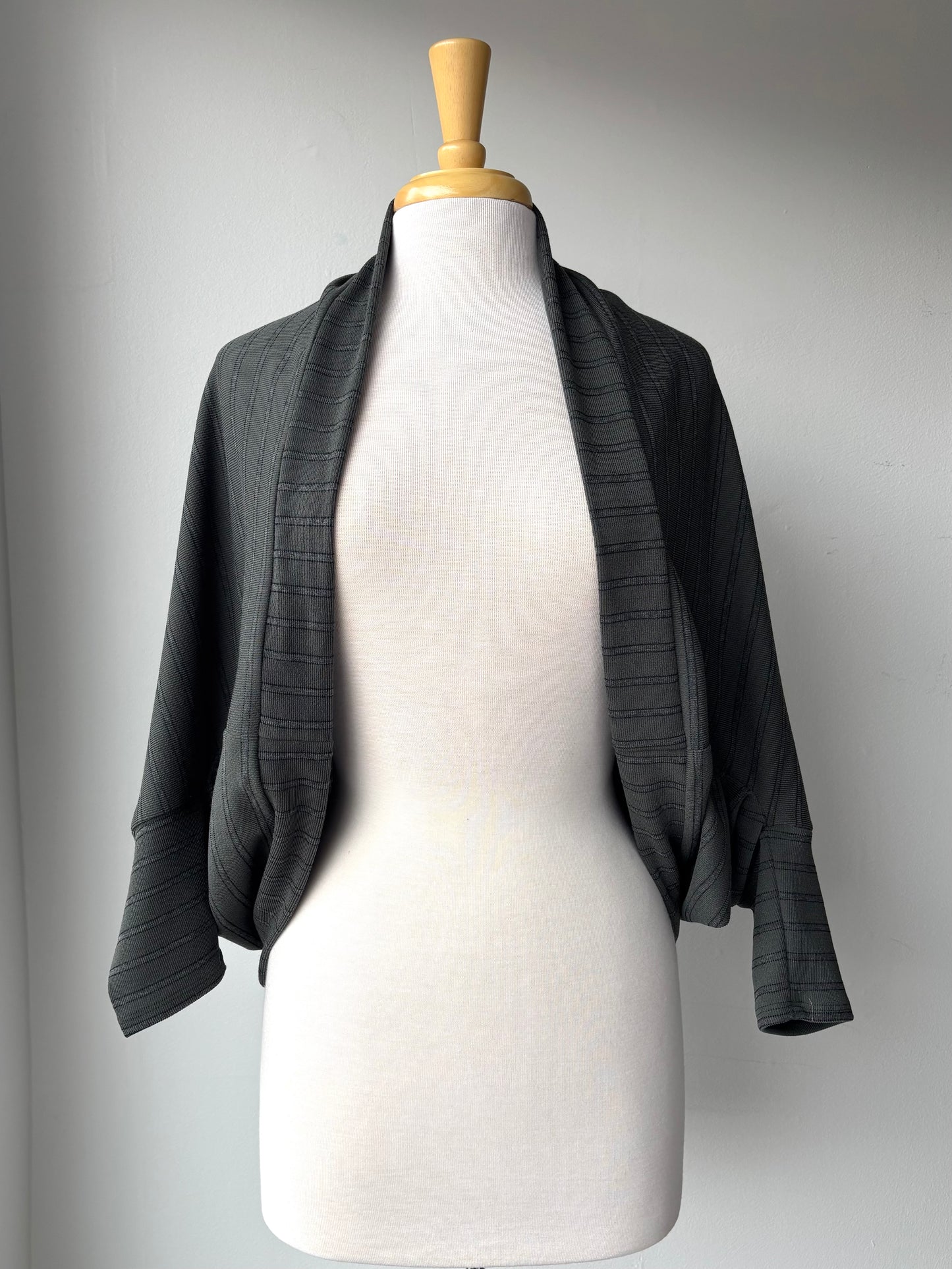 Veste chauve-souris "one size" courte | Lucie Kaki (Pinkmuchacha)