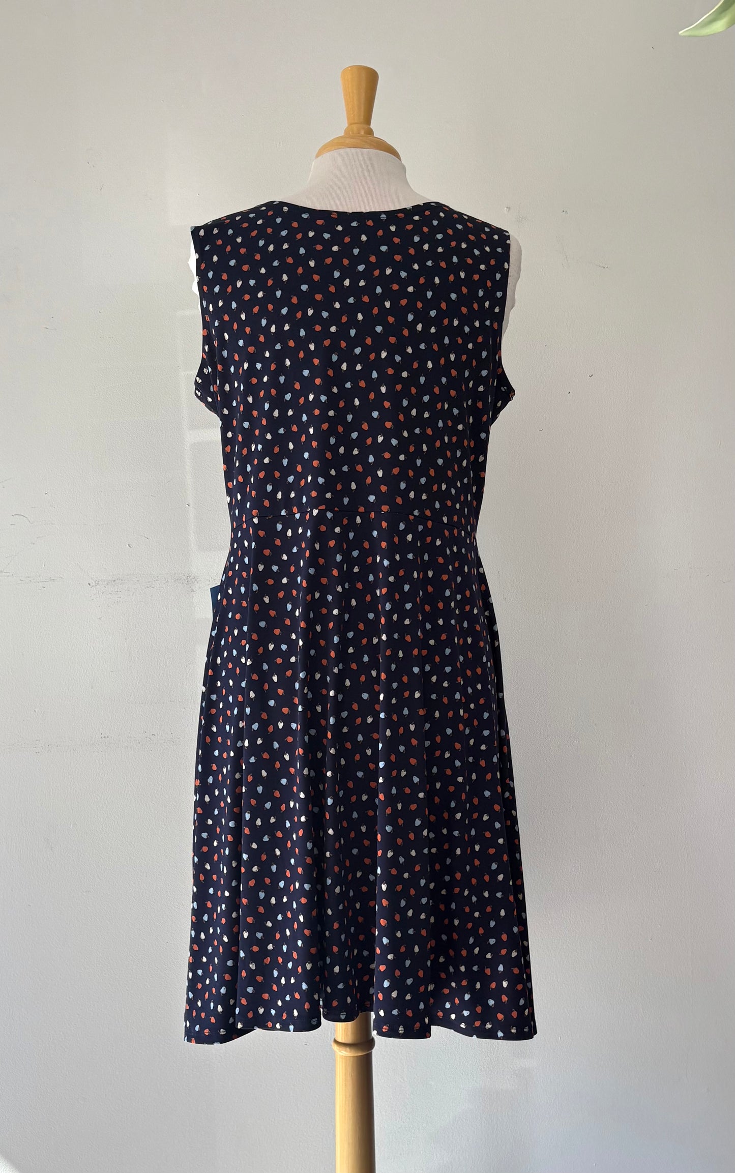 Robe Santa Maria marine à motif blanc/bleu pâle/orange brûlé, encolure en rond, pas manche | MCLEM-30 (XXL)