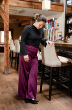 Charger l'image dans la galerie, Pantalon jambe large extensible à chevrons | Erin (Pinkmuchacha)