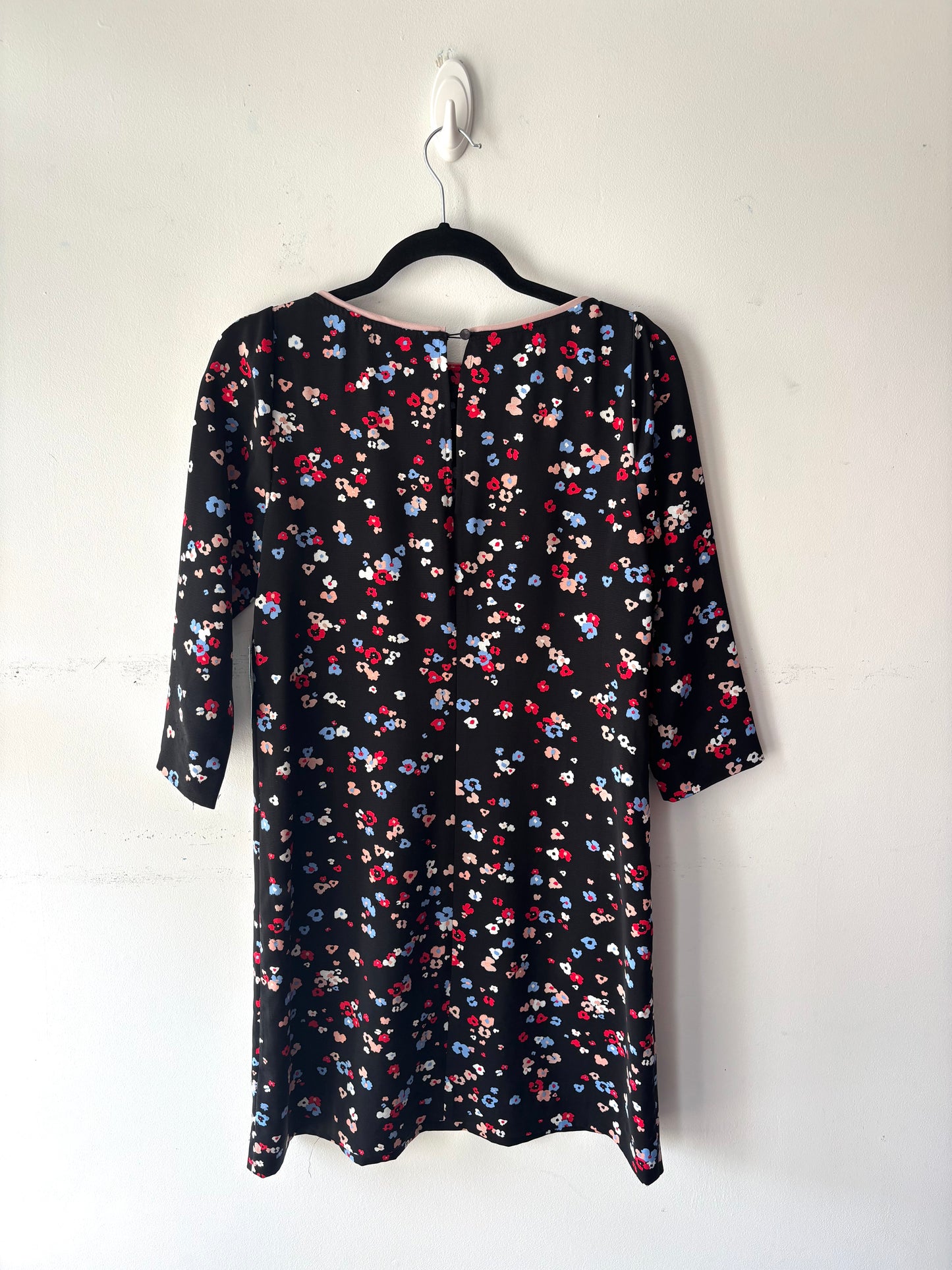 Robe noire fleurie manche 3/4 | APELL-04 (S)