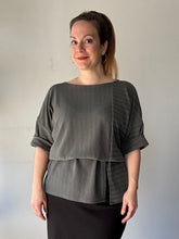 Charger l'image dans la galerie, Chandail ample kaki, manches 3/4, col bateau | Avocado (Pinkmuchacha)