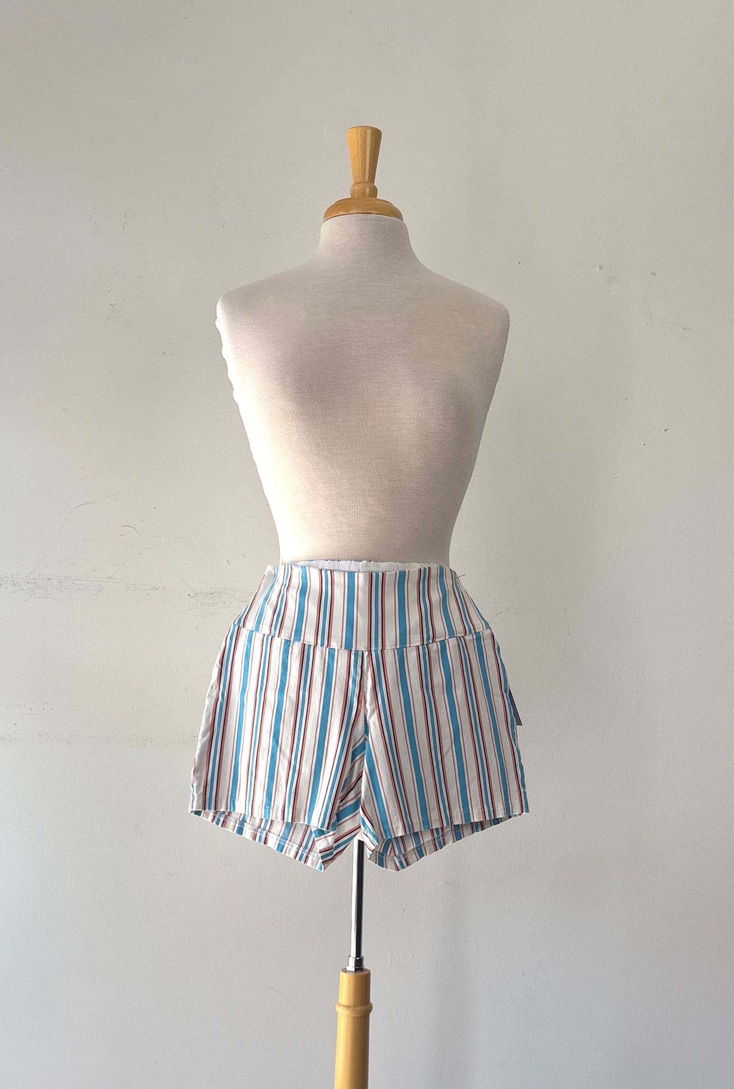 Short rayé saumon/beige/bleu pâle, bande de taille | KROB-03 (S)