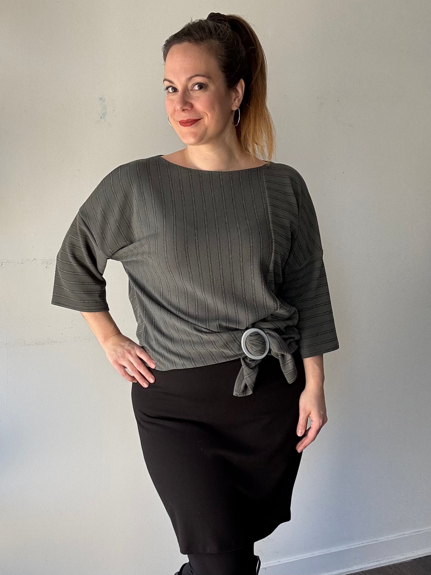 Chandail ample kaki, manches 3/4, col bateau | Avocado (Pinkmuchacha)