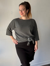 Charger l'image dans la galerie, Chandail ample kaki, manches 3/4, col bateau | Avocado (Pinkmuchacha)