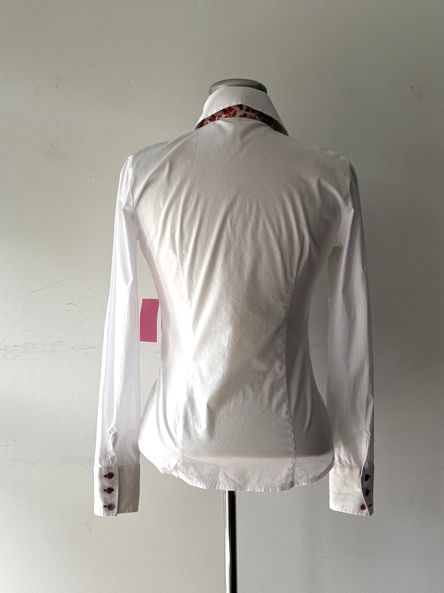 Chemise blanche ajustée, boutons, manches longues | PINK-574 (XS)