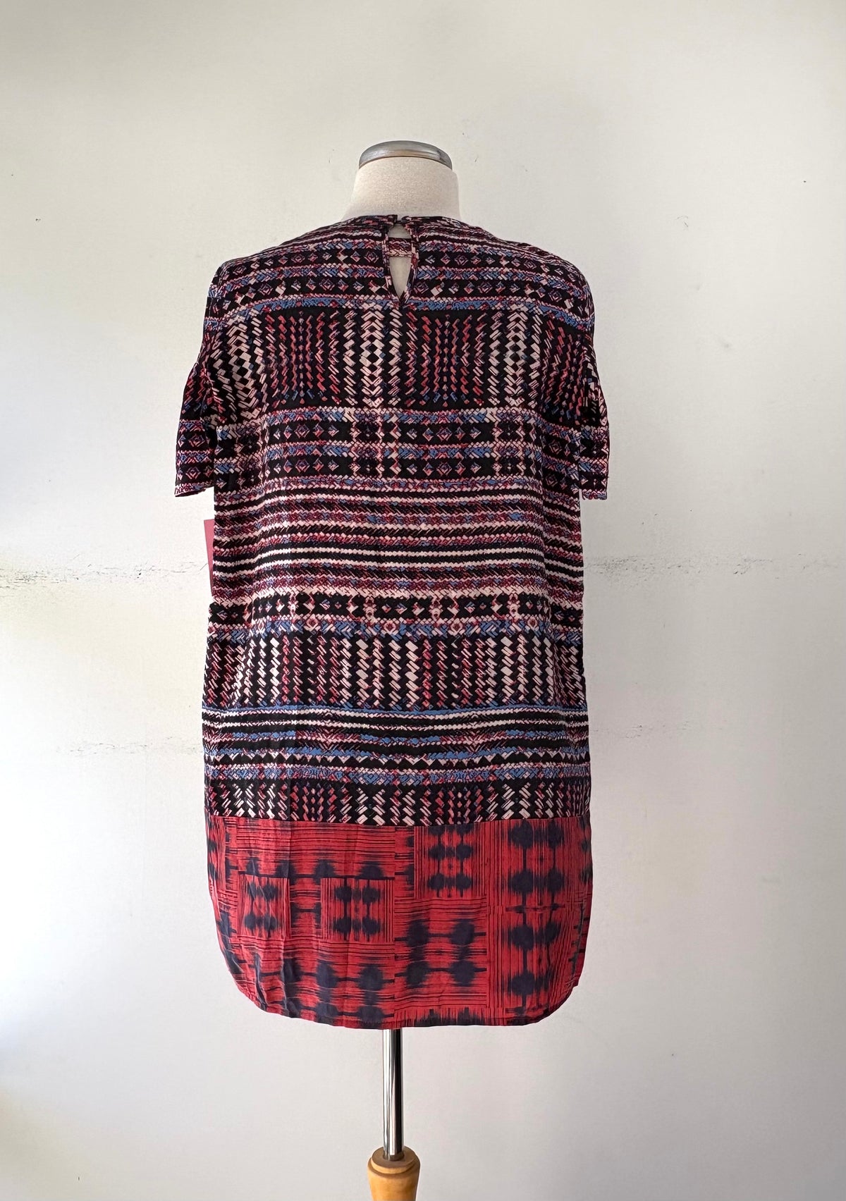 Robe motif bleu/orangé/bleu pâle/ mauve, manche courte, soie | MNDUH-114 (XXS)