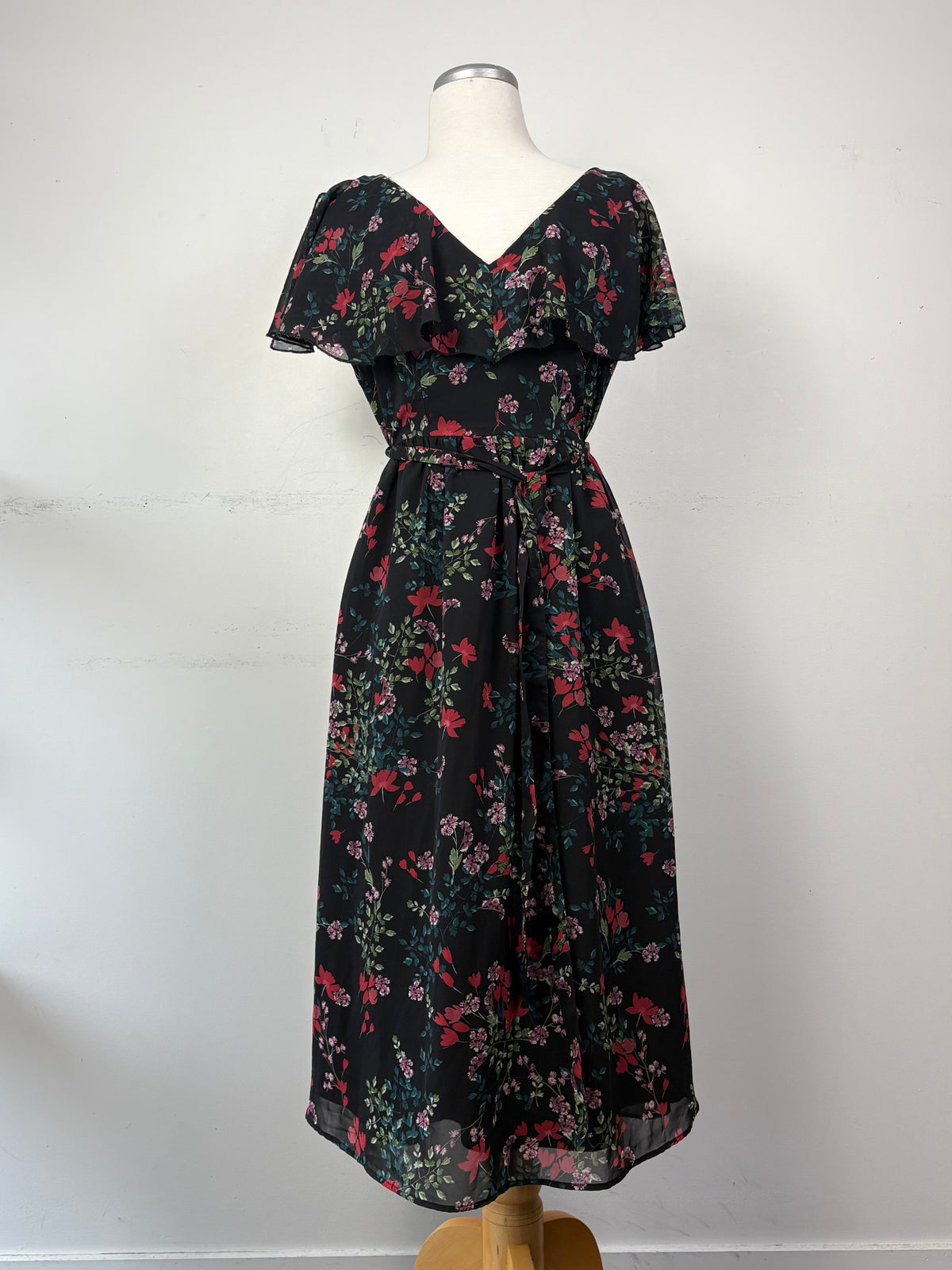 Robe midi fleurie, fond noir, fleurs rouille/vert/prune, encolure en V devant et dos | MFLAV-13 (4 ans)