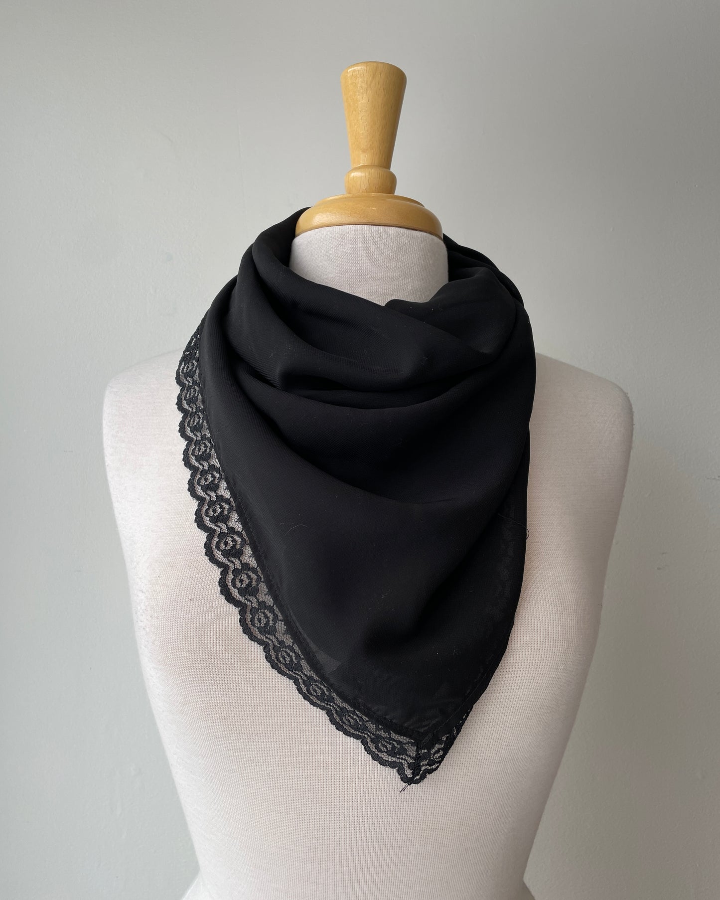 Moyen Foulard noir dentelle (Pinkmuchacha)