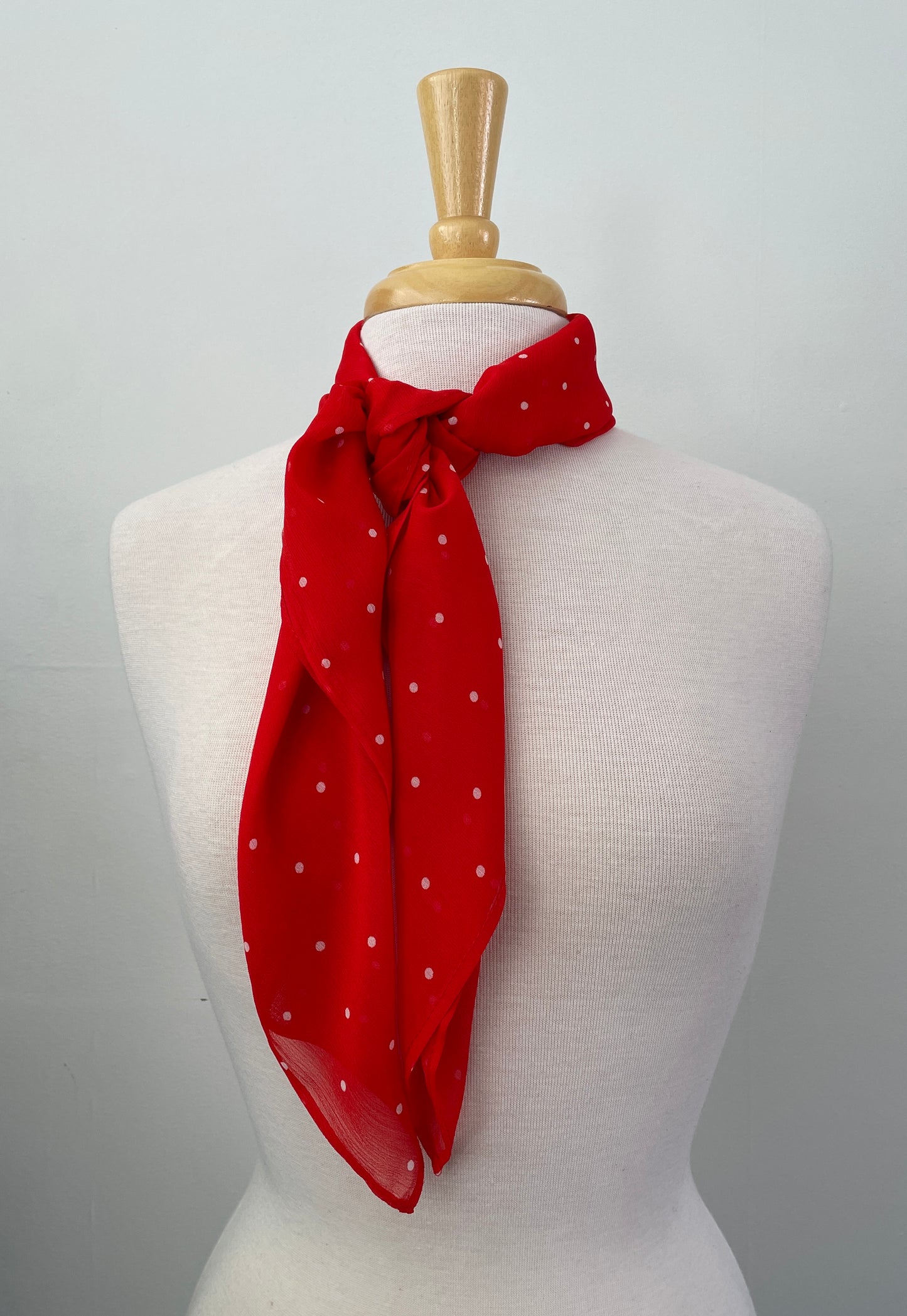 Moyen Foulard rouge picots blancs (Pinkmuchacha)