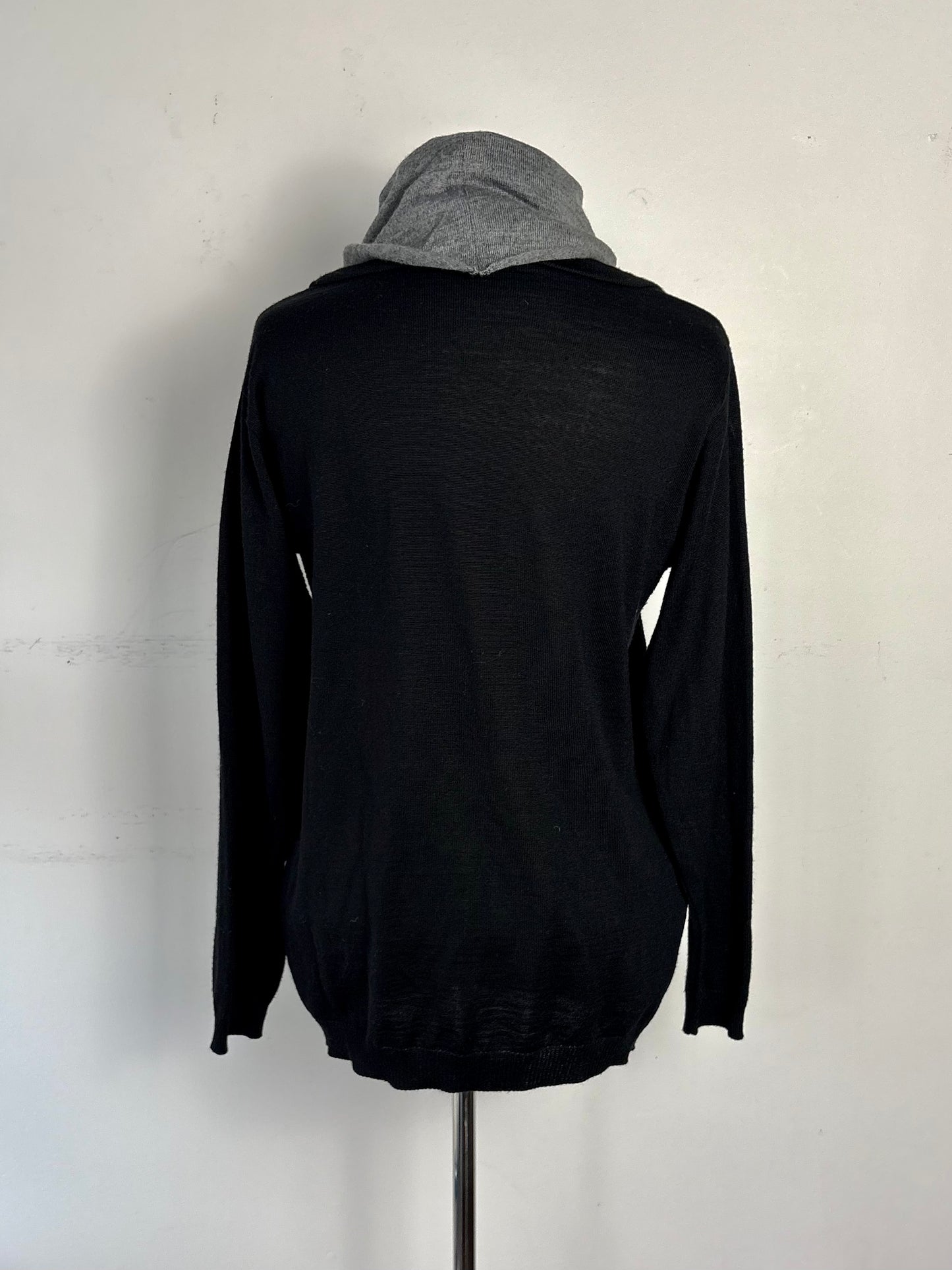 Chandail noir, col tombant gris pâle, manche longue | LCLEB-35 (L)