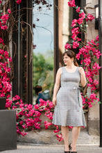 Charger l'image dans la galerie, Robe sans manche avec volant au bas | Adèle (Pinkmuchacha)