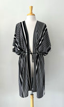 Charger l'image dans la galerie, Kimono Rayé noir & blanc avec cordon | Lolita (Pinkmuchacha)