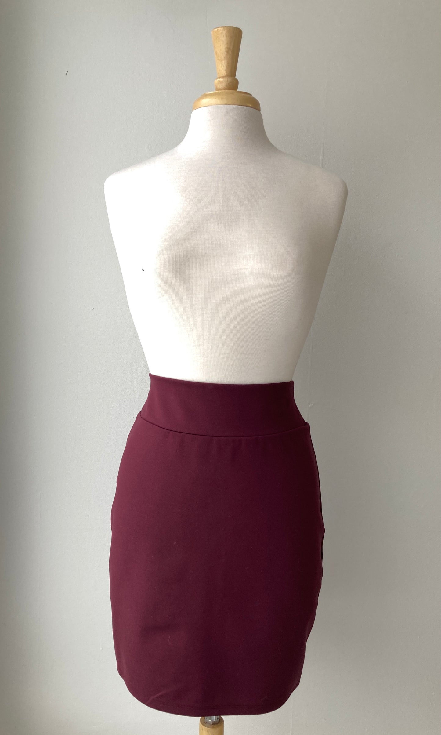 Jupe droite PKM sans pinces (XS et XXL)