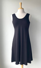 Charger l'image dans la galerie, Robe réversible ample noire (Pinkmuchacha)