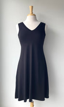 Charger l'image dans la galerie, Robe réversible ample noire (Pinkmuchacha)