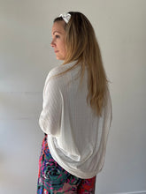 Charger l&#39;image dans la galerie, Veste chauve-souris &quot;one size&quot; courte | Lucie crème (Pinkmuchacha)
