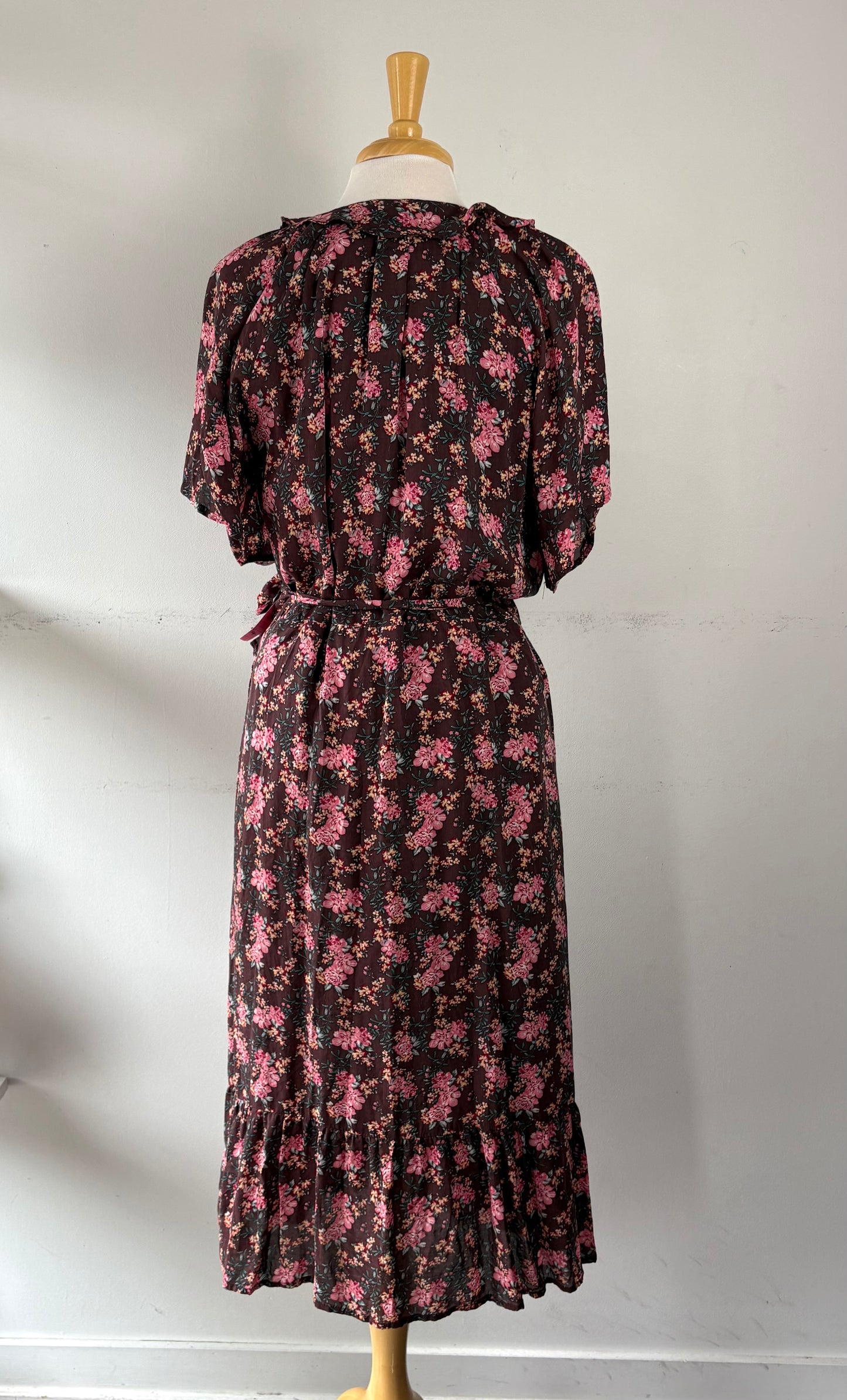 Robe cache-brune brune, fleurie rose, vert, manche courte  | ASIM-173 (XL)