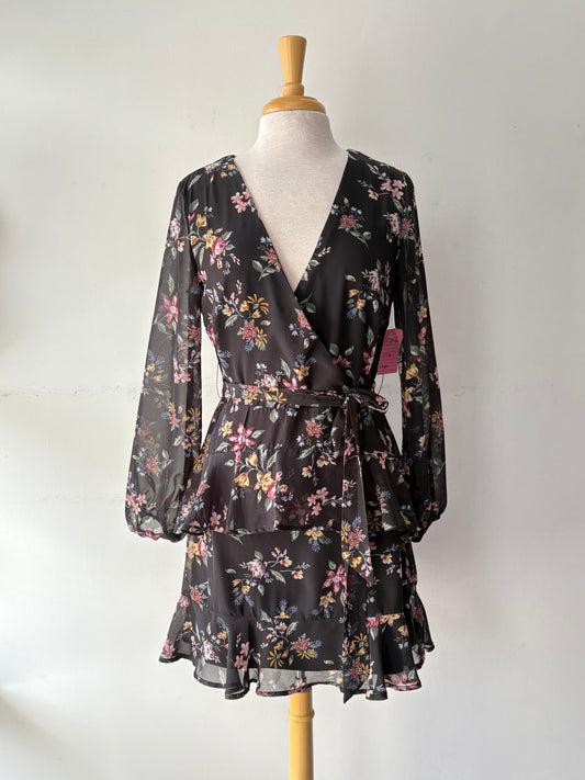 Robe noire à volants fleurie | CPER-44 (L)