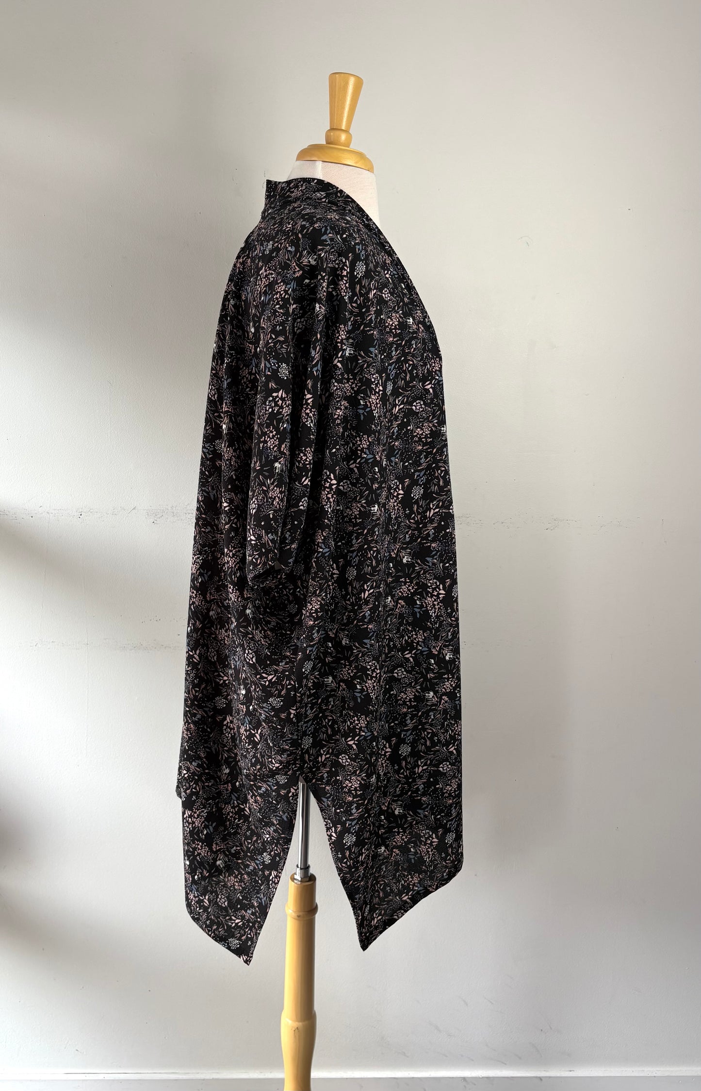 Kimono long fond noir fleuri | LDES-43 (O/S)