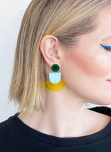 Charger l&#39;image dans la galerie, Boucles d&#39;oreilles jupe
