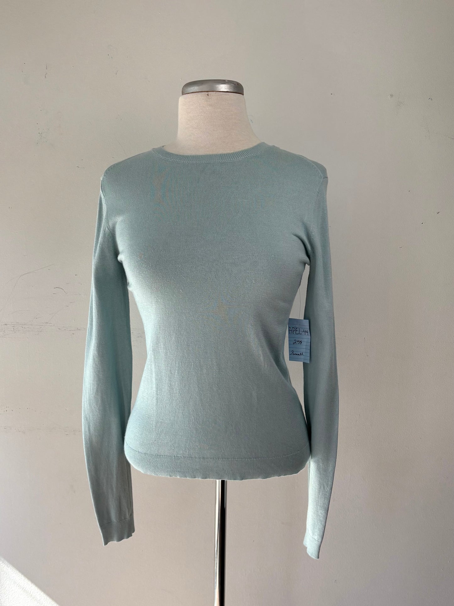 Pull bleu pâle, manche longue, encolure en rond | APEL-44 (S)