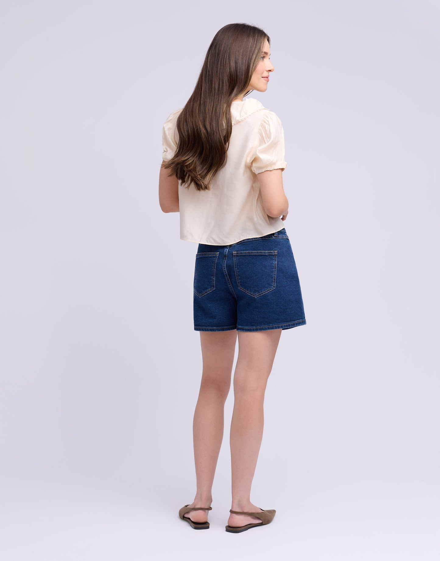Short jeans foncé | 2906 Nicole | Yoga Jeans