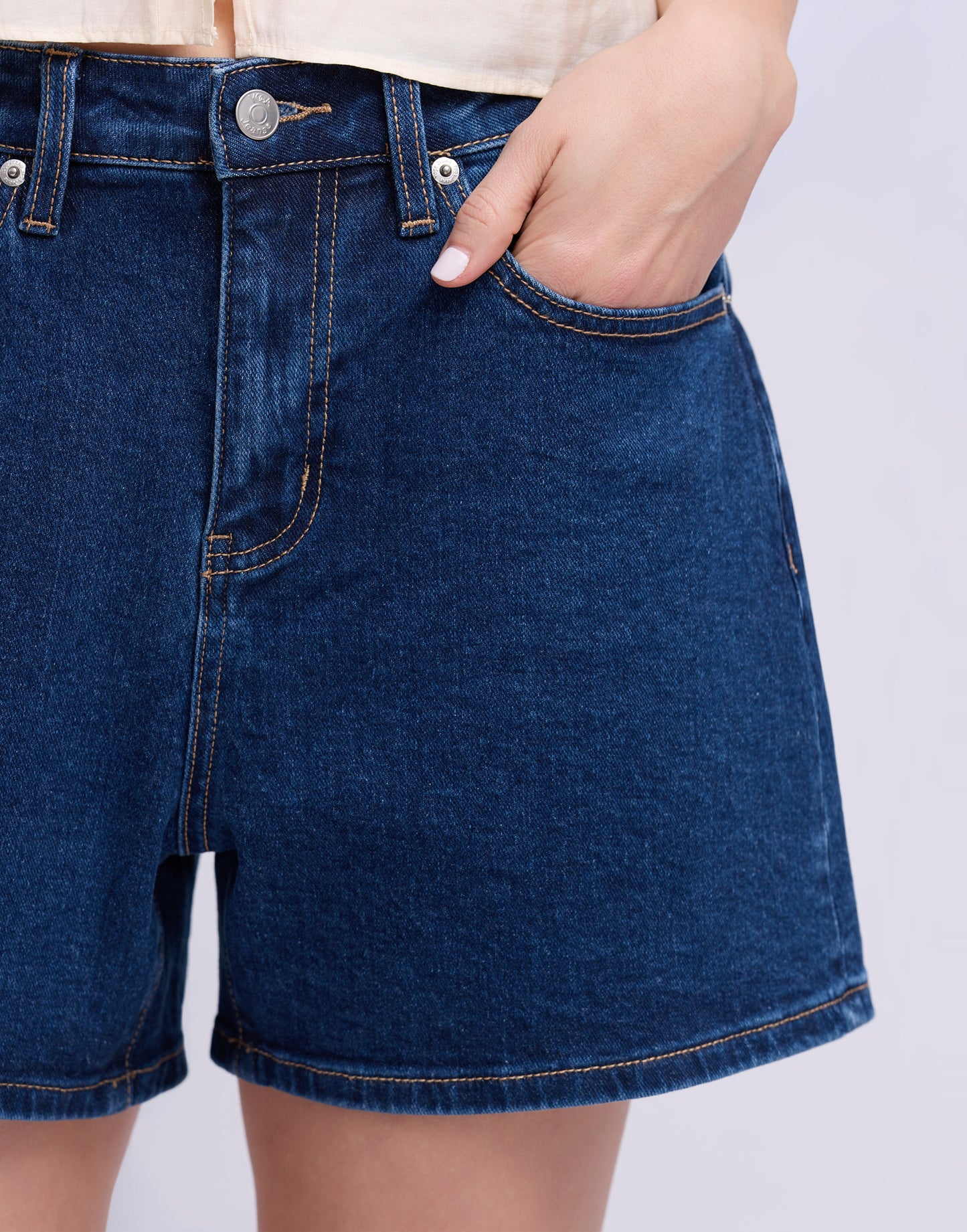 Short jeans foncé | 2906 Nicole | Yoga Jeans