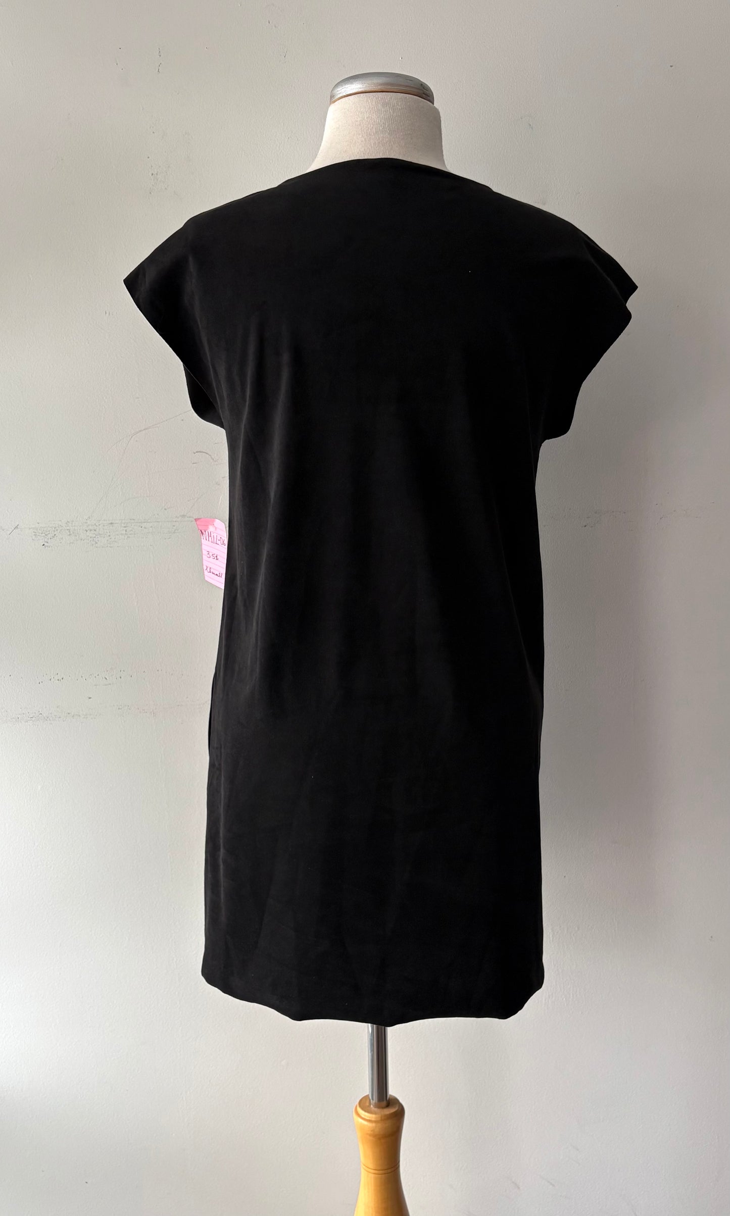 Robe noire pas manche | NMIL-06 (XS)