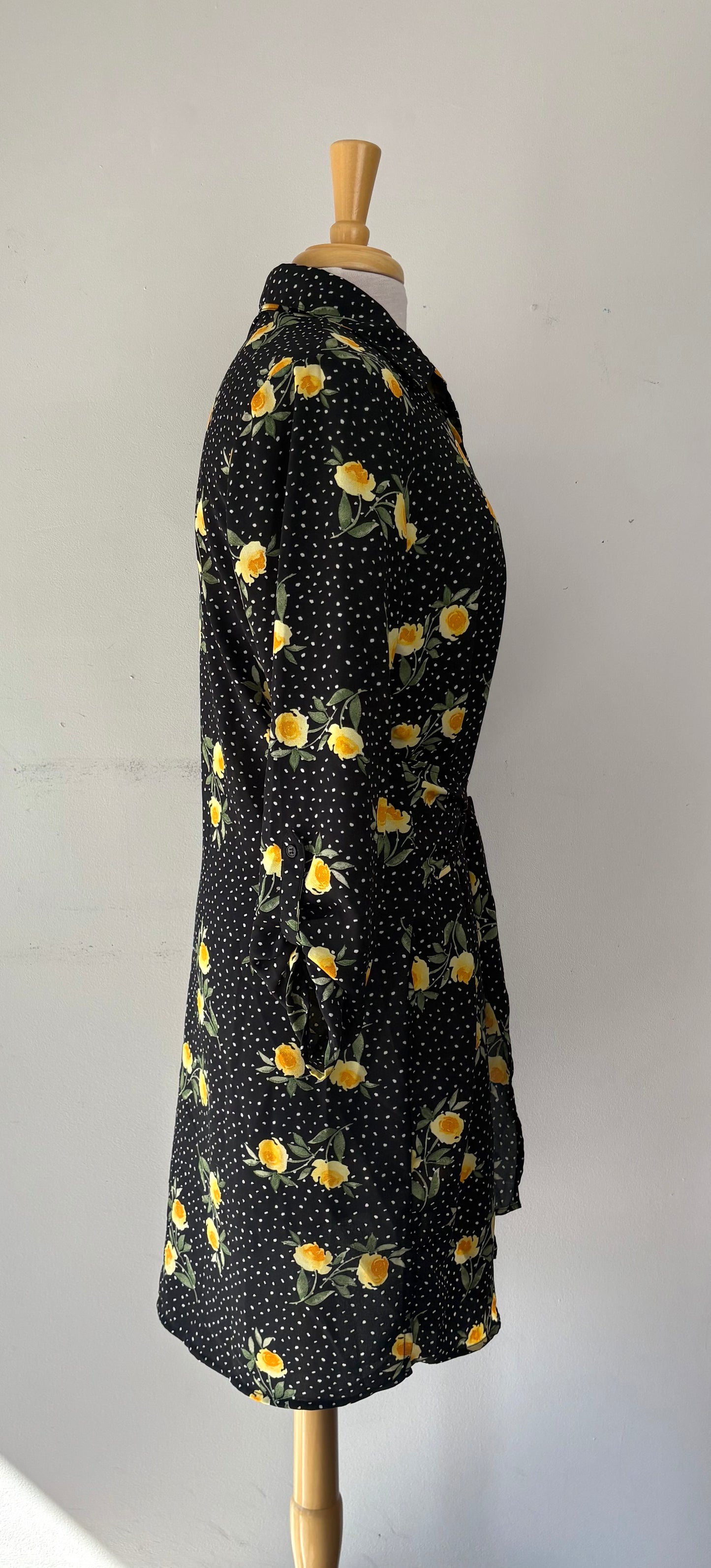 Robe chemisier, noire pois blanc, fleurs jaunes, manches longues, ceinture | JBEA-27 (XL)