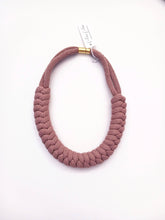 Charger l&#39;image dans la galerie, Collier Ari Snake Knot
