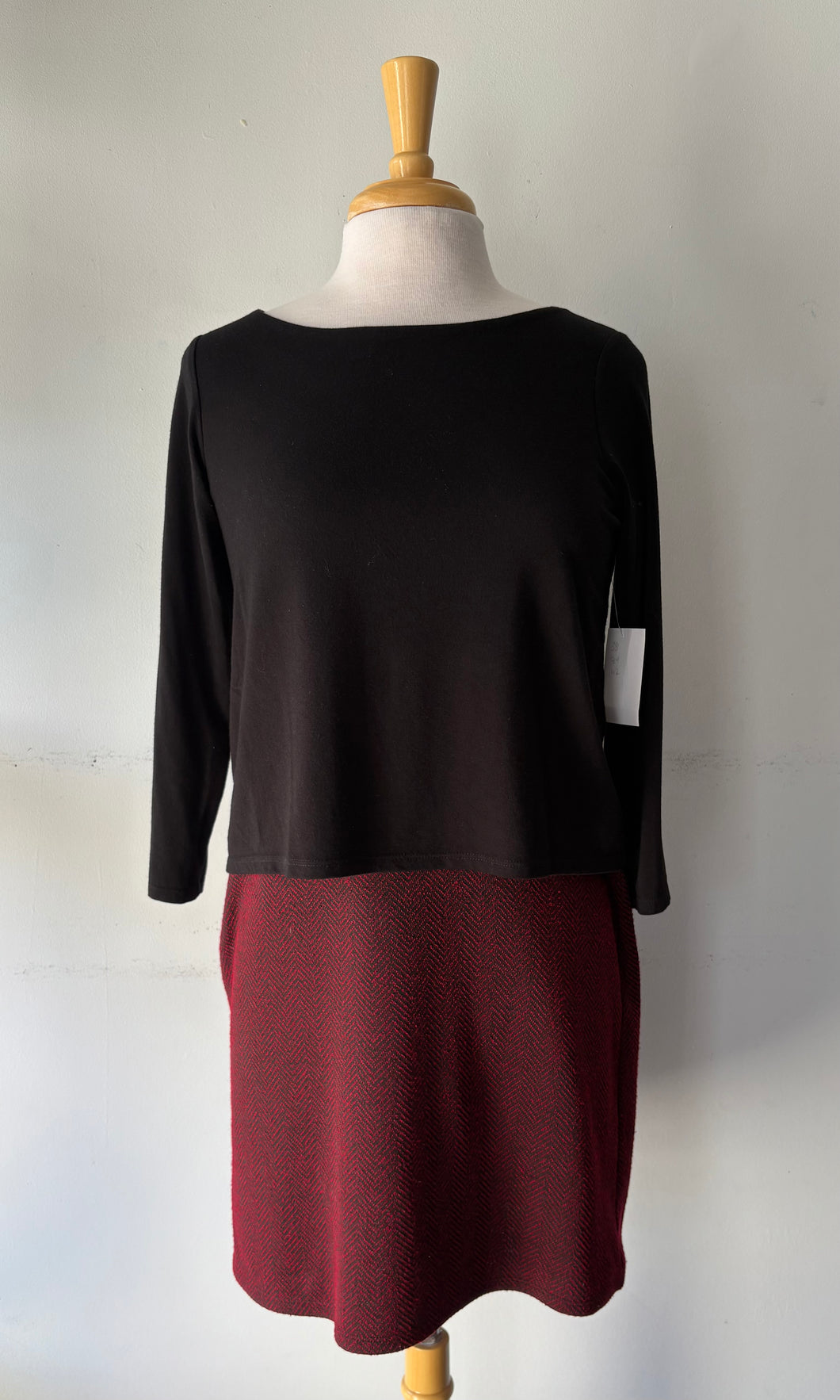 Robe noire/rouge, manche 3/4 | KCHAM-10 (M)