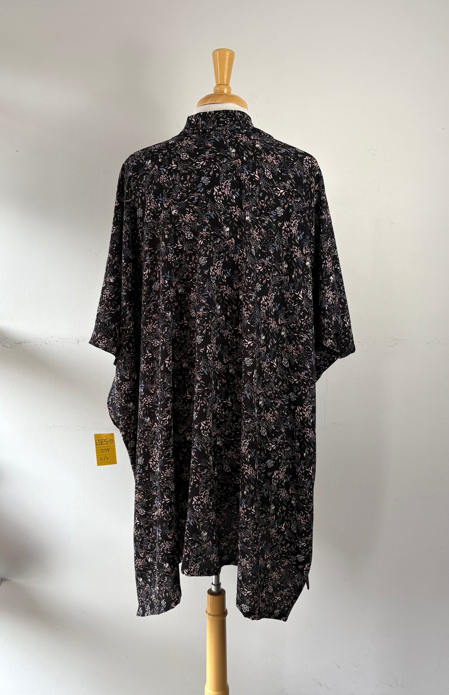 Kimono long fond noir fleuri | LDES-43 (O/S)