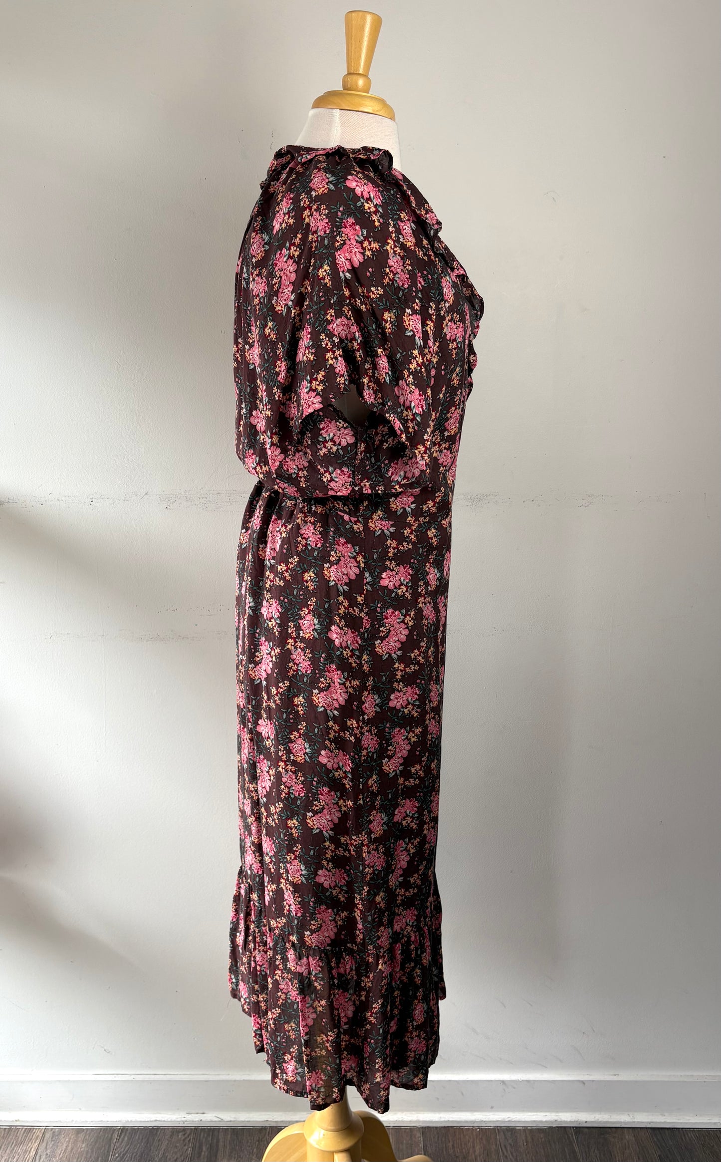 Robe cache-brune brune, fleurie rose, vert, manche courte  | ASIM-173 (XL)