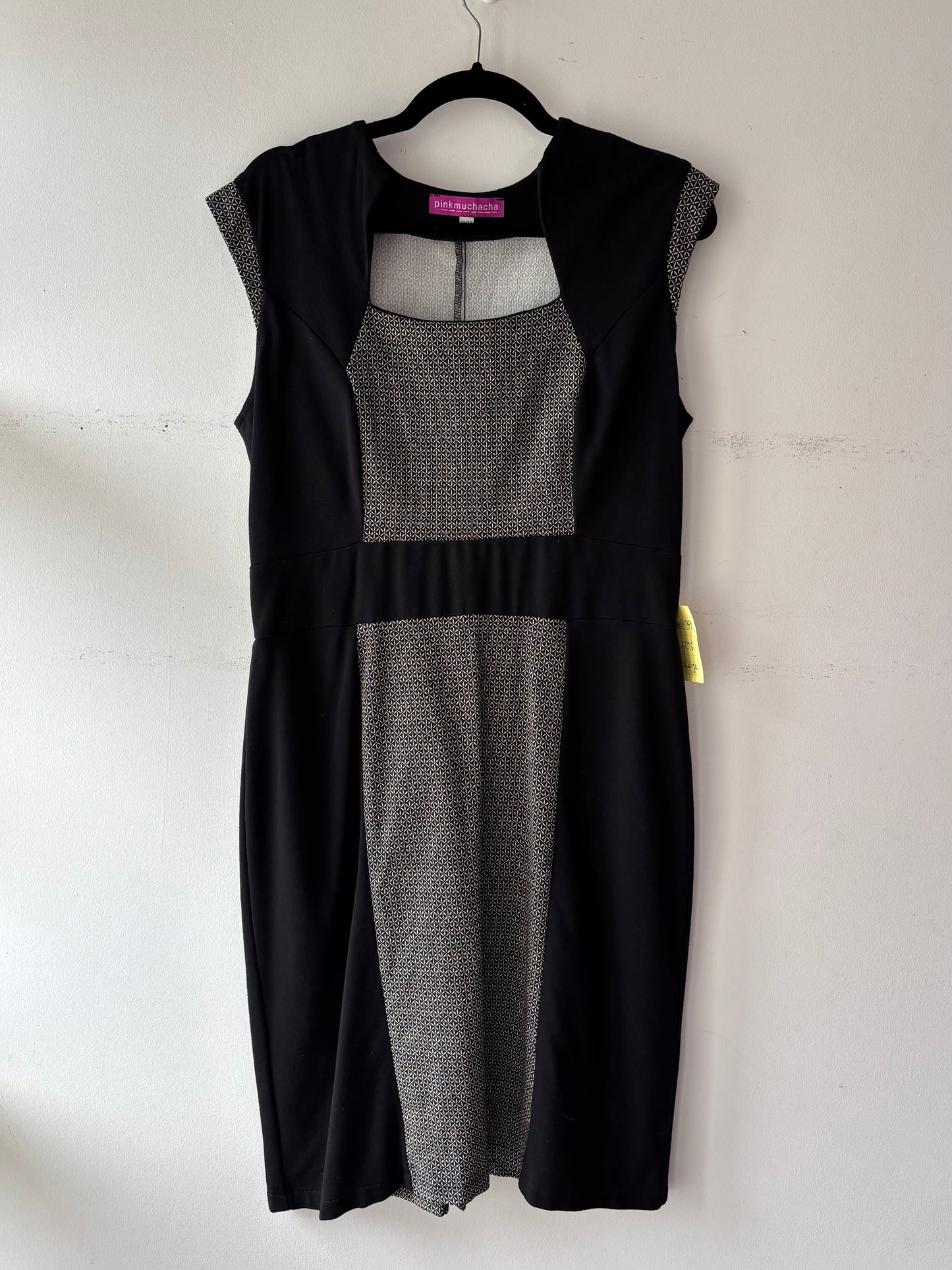 Robe droite noire à empiècements à motif | VLAC-39 (XL)