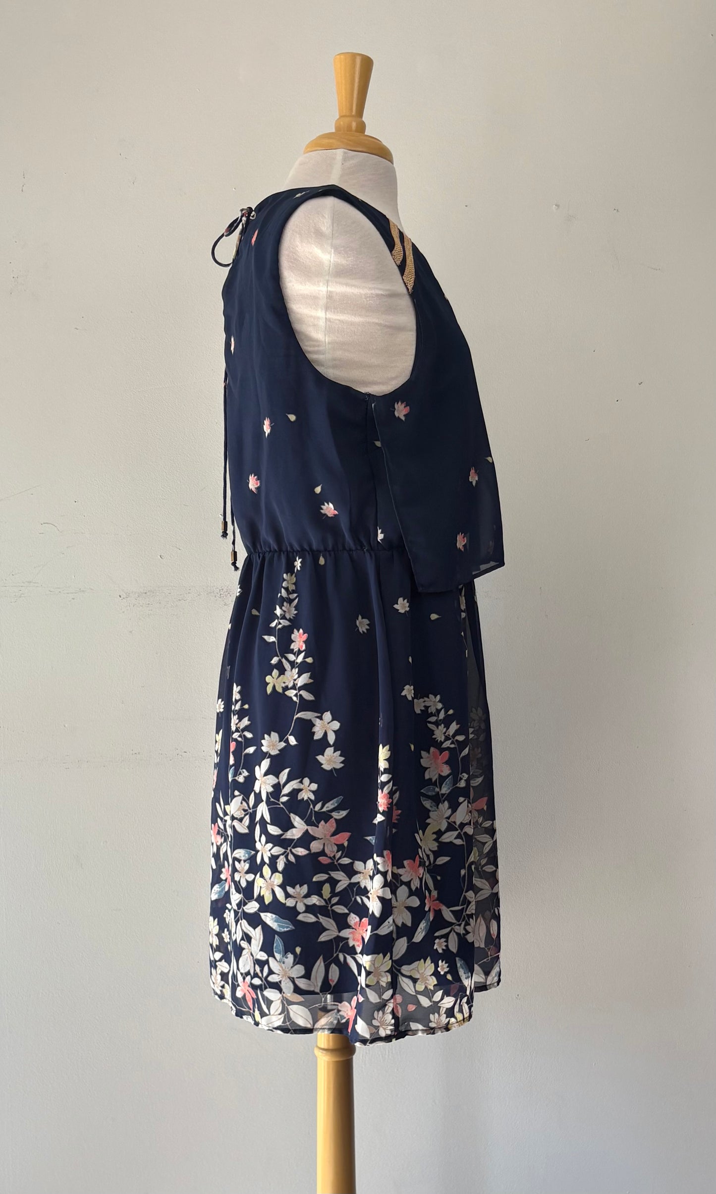Robe marine, fleurie, taille élastique, pas manche, encolure en rond | JBEA-51 (L)