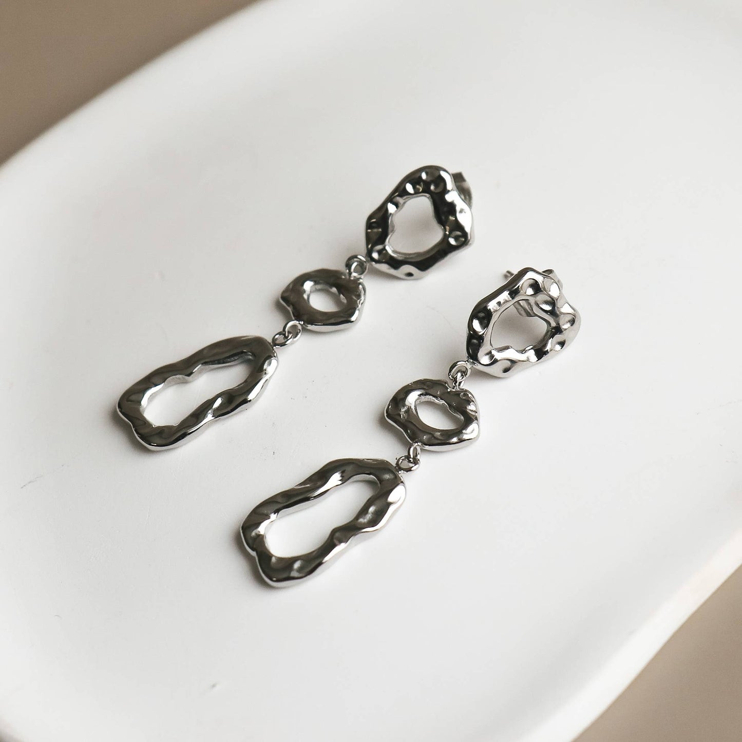 Boucles d'oreilles pendantes martelées | Martha en argent | Horace