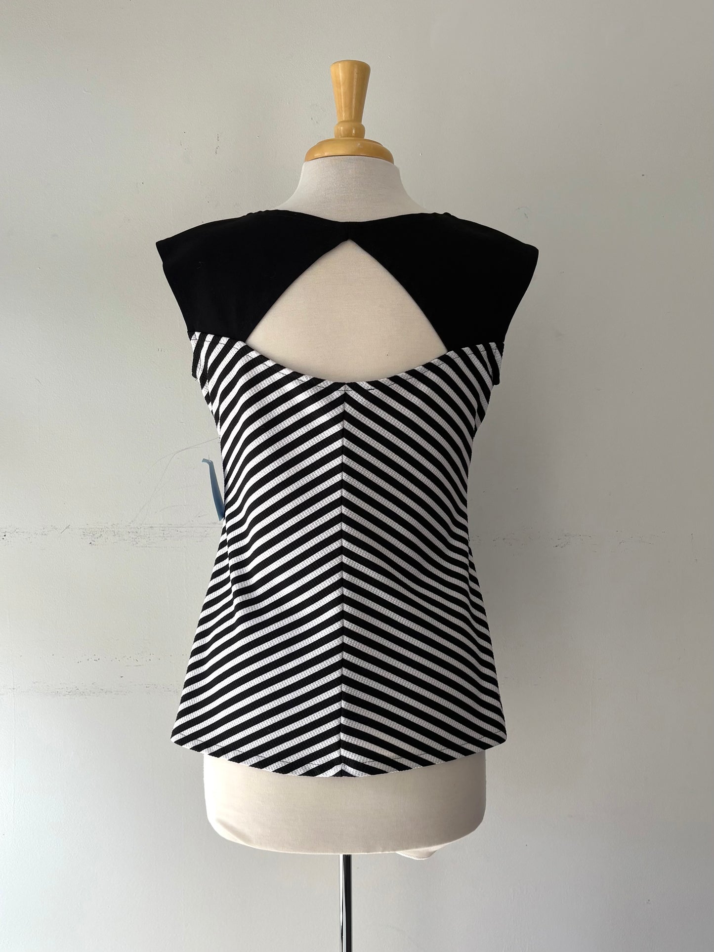 Haut rayé noir et blanc pas manche | PINK-454 (XL fait L)