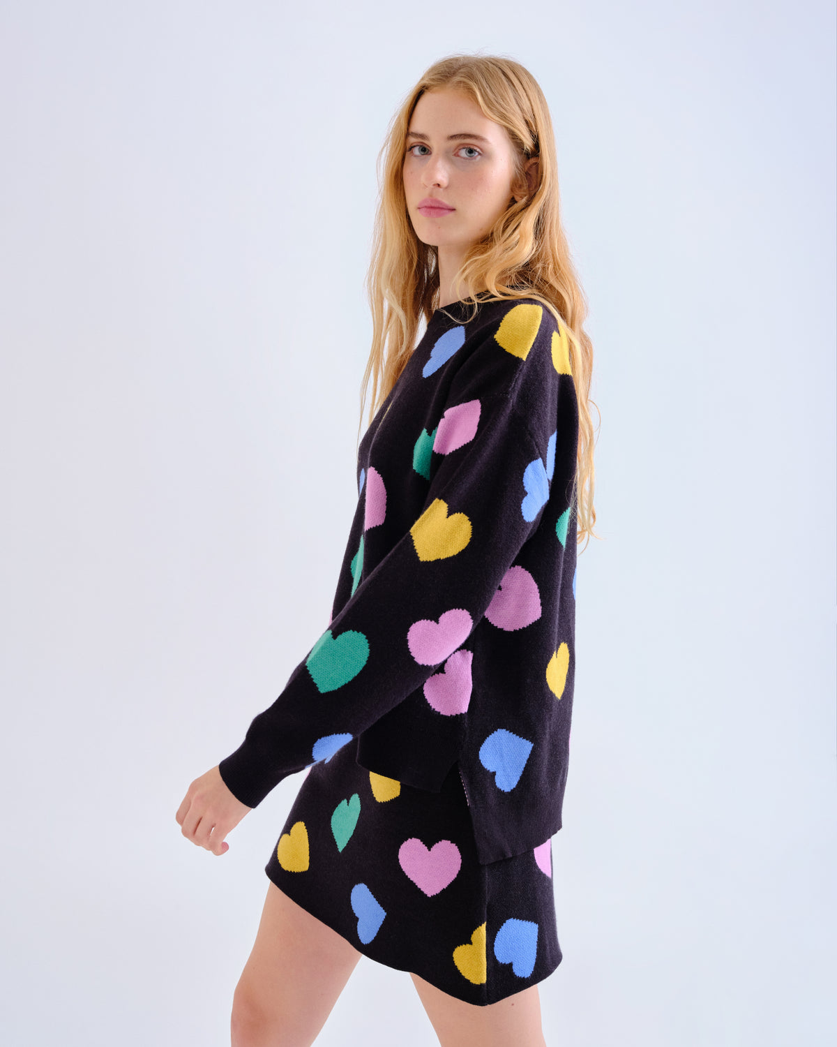 Jupe courte Candy à motifs multicolores, vue de trois quarts