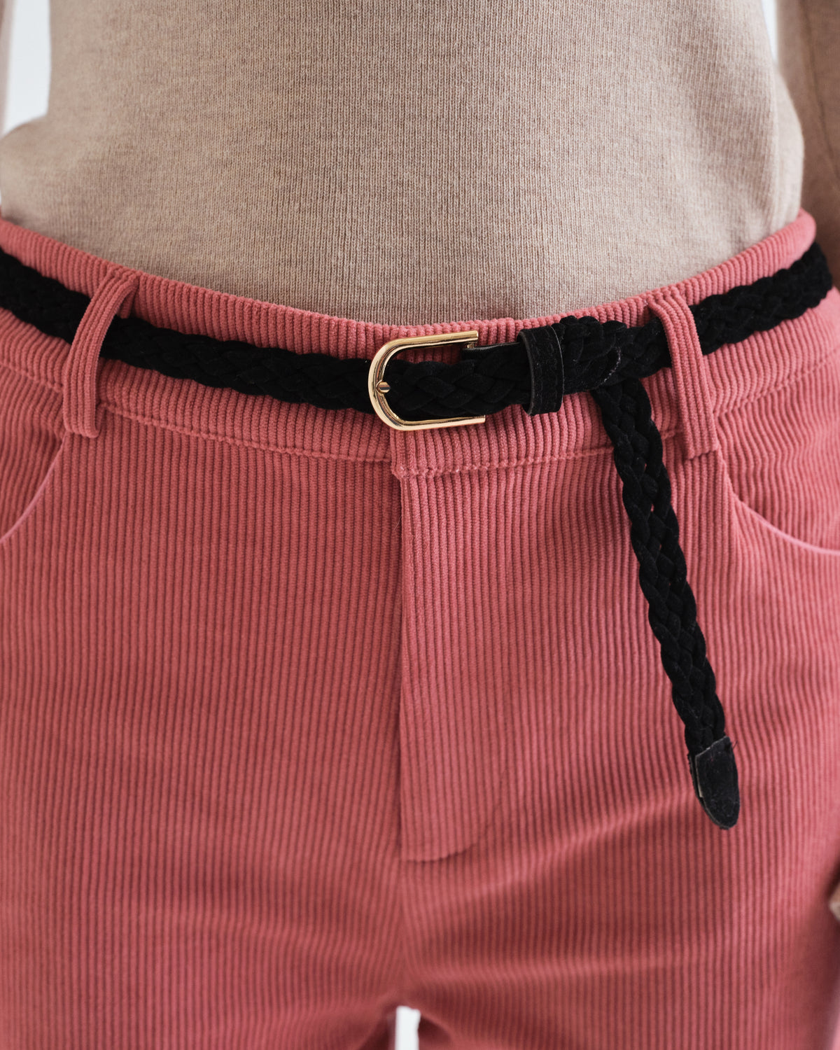 Ceinture tressée noire Compañía Fantástica à boucle ovale métallique, vue rapprochée