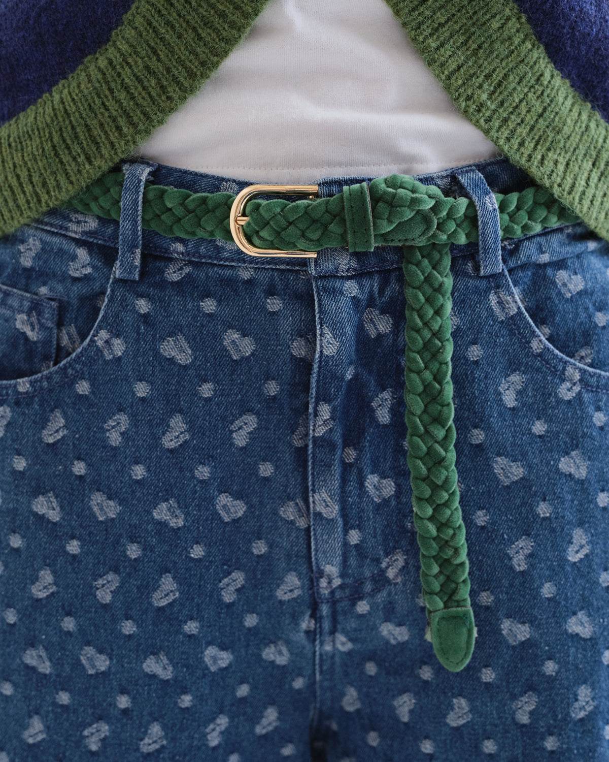 Ceinture tressée verte Compañía Fantástica à boucle ovale métallique, vue rapprochée