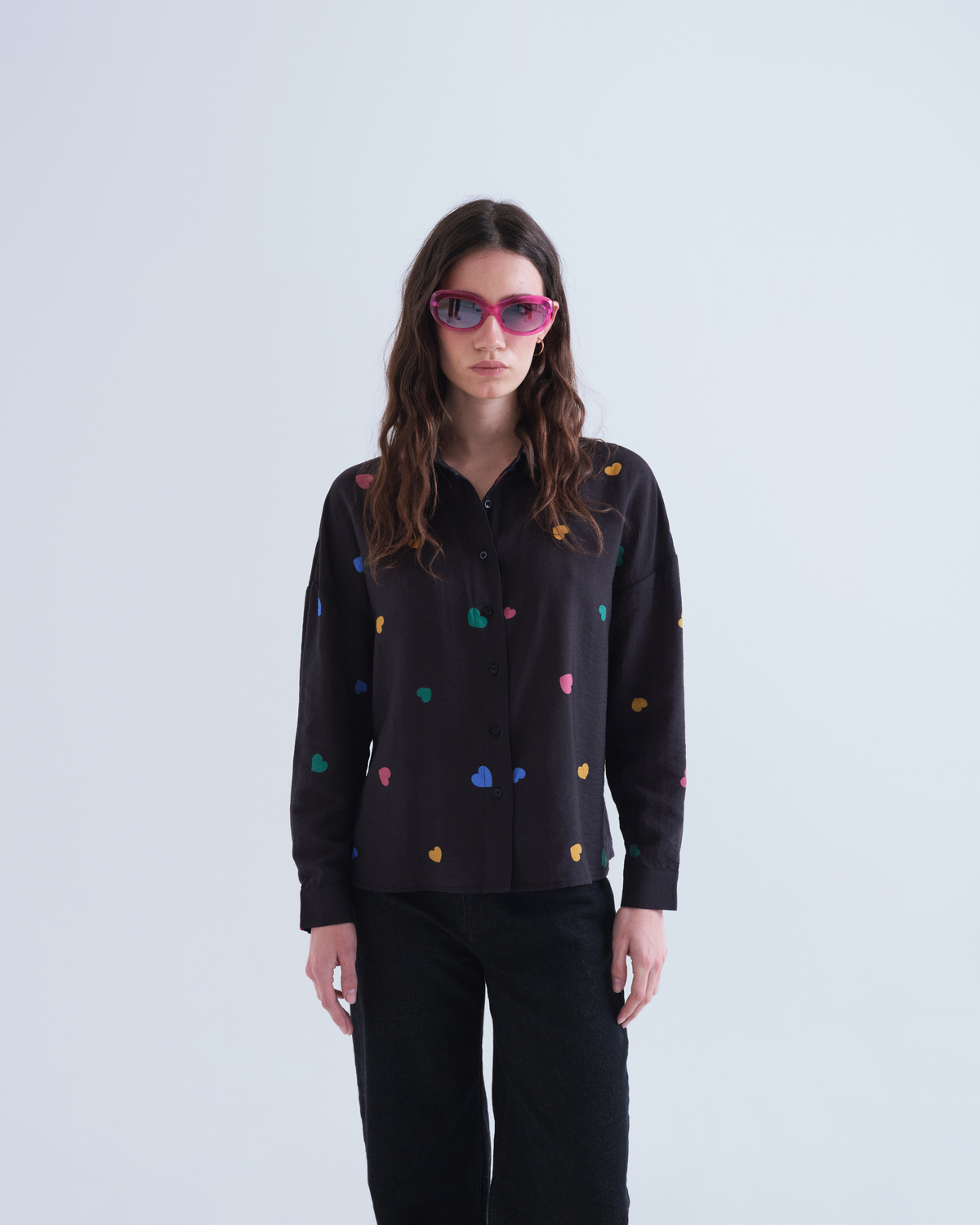 Chemise Candy noire Compañía Fantástica à cœurs multicolores, vue de face