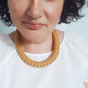 Collier Ari Snake Knot