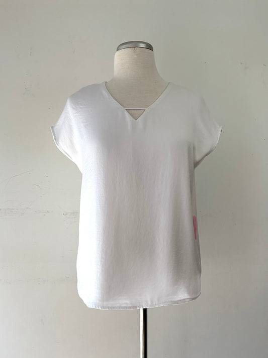 Top fluide blanc, pas manche, encolure en V | FTHI-50 (S)