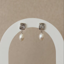 Charger l&#39;image dans la galerie, Boucles d&#39;oreilles clous spirale Zolia argent
