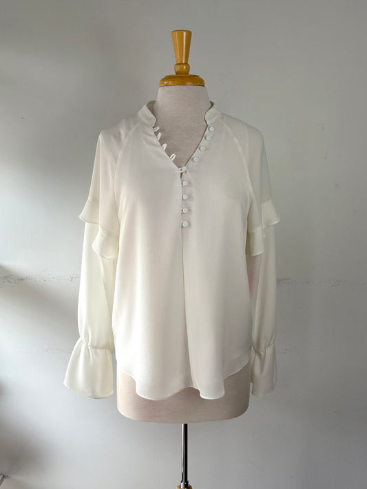 Blouse blanche, manche longue, volant au bas de la manche | FTHI-49 (6 ans)