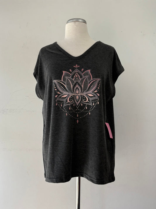 Haut gris foncé, dessin une fleur rose/beige/saumon, encolure en V, pas manche | MNDUH-87 (XL)