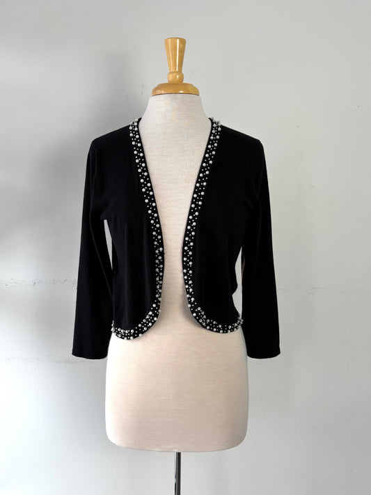 Veste tricot légère noire perlée courte, ouverte | PINK-471 (M)